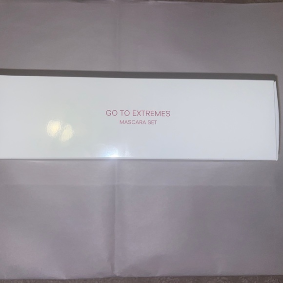 NIB CHANEL Go To Extremes Mascara Holiday Beauty Travel Set Mini Zipper Pouch - Picture 3 of 5